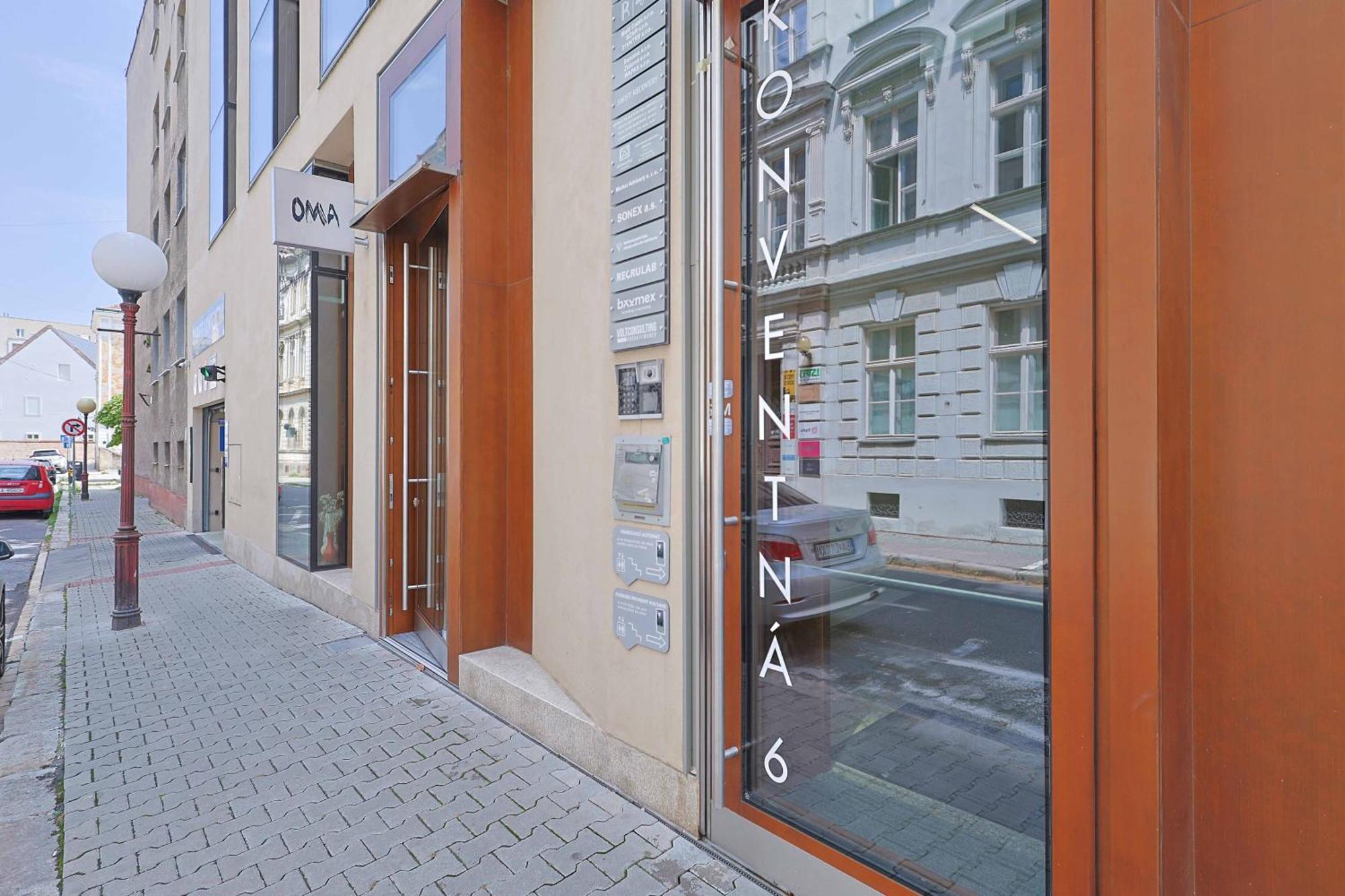 Downtown Luxe Retreat- Konventna Bratislava Exterior foto